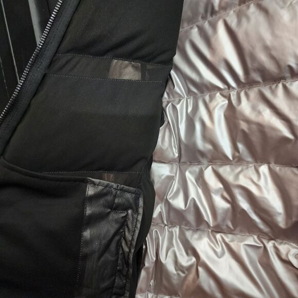 zuda Quilted Silver Pearlized Puffer Jacket with Hood - Picture 7 of 16